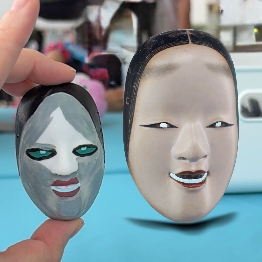 3Dフィギュア色塗り体験（左：フィギュア、右：AR表示）